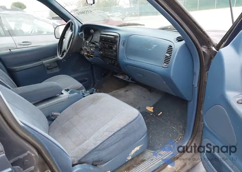 1995 Ford Explorer from USA, damaged, VIN 1FMDU34X1SUA98042